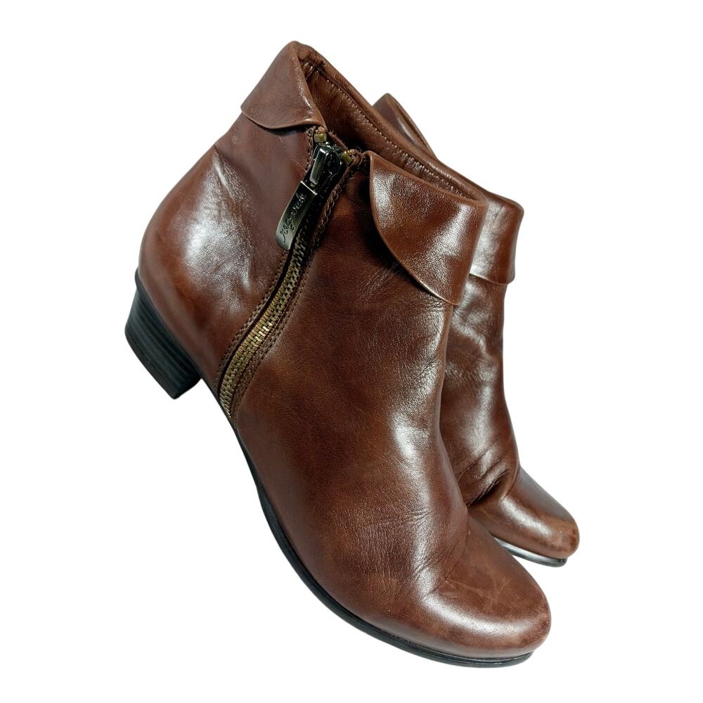 REGARDE CIEL! RICH BROWN GENUINE LEATHER LOW HEEL, INSIDE ZIPPER ANKLE BOOTS! 7M